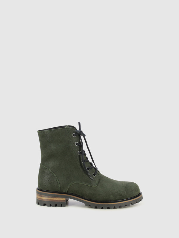Botins com Atacadores em Camurça Verde